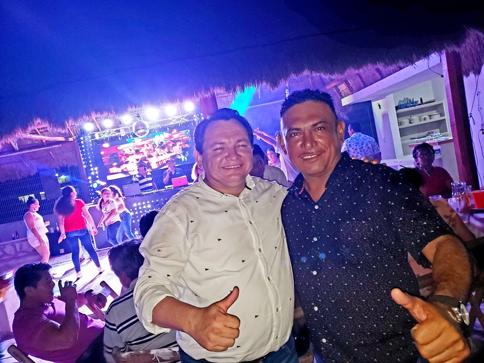 “Huacho” festeja su cumple con “karaoke” y sin austeridad