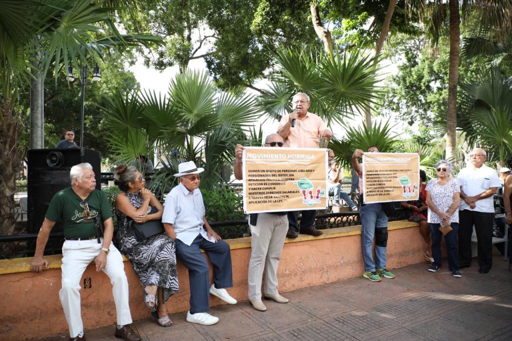 “Huacho” Díaz de nuevo envía a sus acarreados para protestar por el lío del Isstey