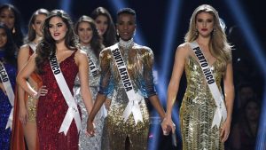 La sudafricana Zozibini Tunzi, activista contra la violencia de género, ganó el título de Miss Universo