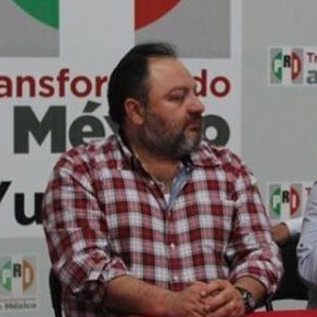El líder estatal del PRI pretende desviar la atención de las revelaciones sobre la apropiación de tierras a su favor