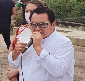 Acusan a Huacho Díaz de traicionar a AMLO y a los pobres de Yucatán