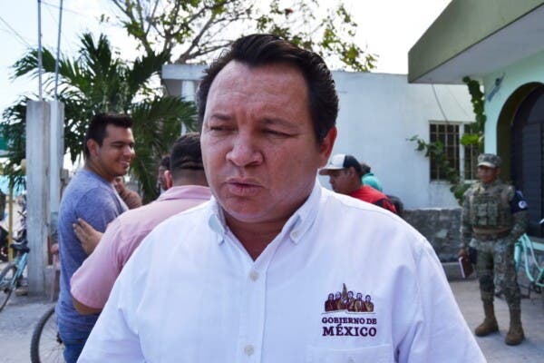 Ante la negativa de hospitales federales a recibir pacientes Covid, el delegado Huacho Díaz guarda silencio