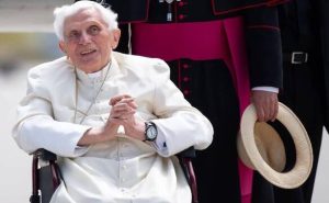 Benedicto XVI sufriría de herpes zóster desde que llegó de Alemania de visitar a su hermano