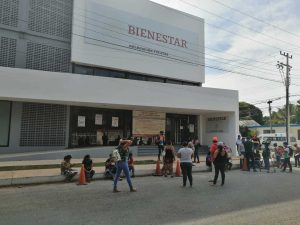 Protestan por la falta total de apoyos por parte de Huacho Díaz Mena