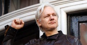 El fundador de WikiLeaks, Julian Assange, seguirá preso en Londres