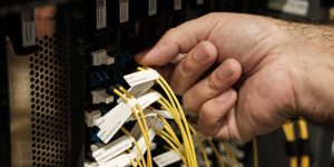 El cable submarino de EllaLink que conectará Europa y América Latina ancla en Portugal
