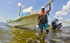 Pescadores de Yucatán engañados y sin apoyo federal