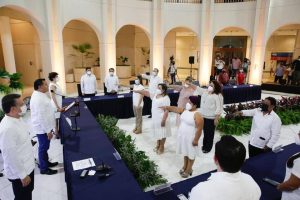 Rinden protesta los suplentes de varios  regidores meridanos