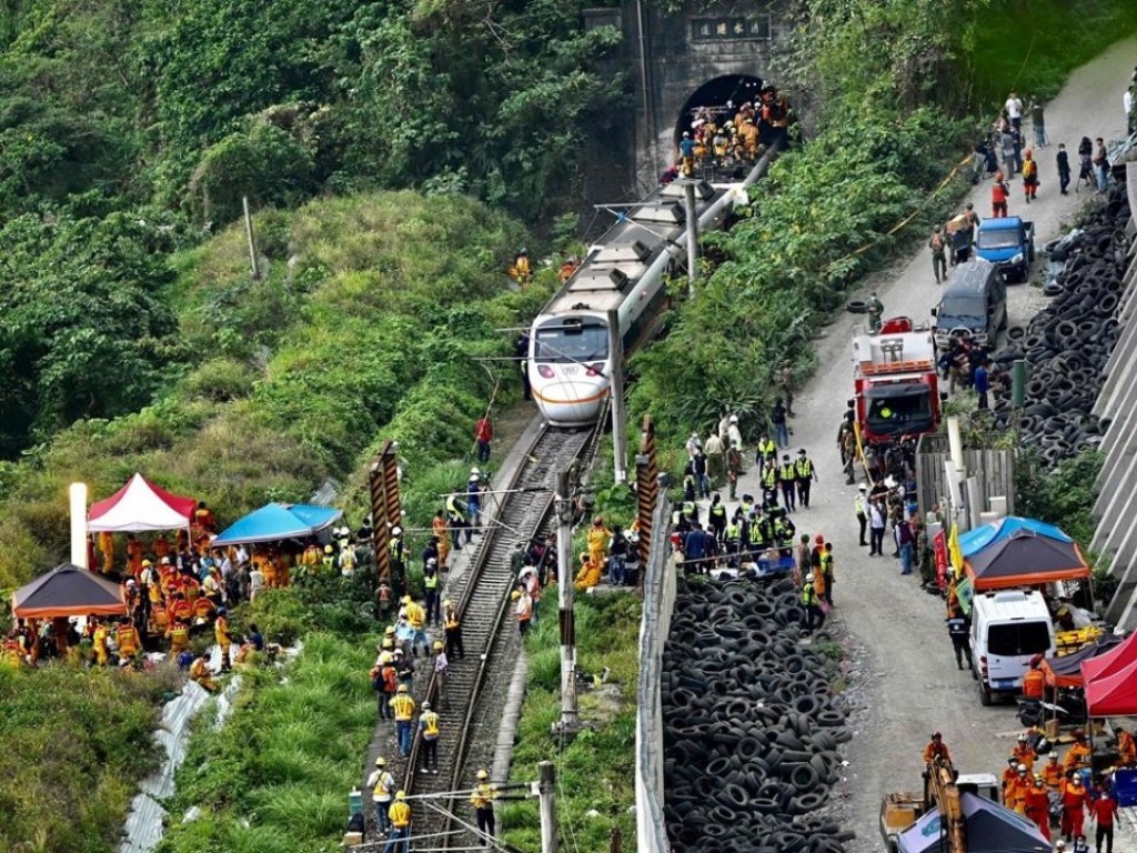 Accidente de tren en Taiwán deja más de 50 muertos