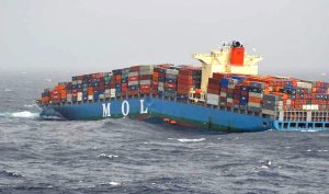 Se están perdiendo más contenedores en el mar que nunca: las prisas y los atajos agravan el problema de la escasez de chips