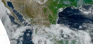 Caerían fuertes lluvias en Yucatán por amenaza de ciclón