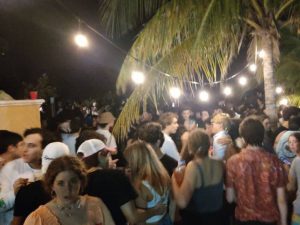 Autoridades estatales  clausuraron una megafiesta en Chicxulub Puerto