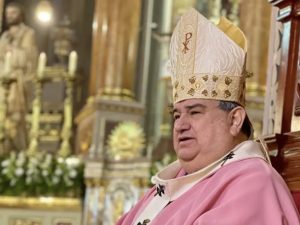 Hospitalizan al arzobispo de Morelia por precaución tras enfermar de la Covid-19