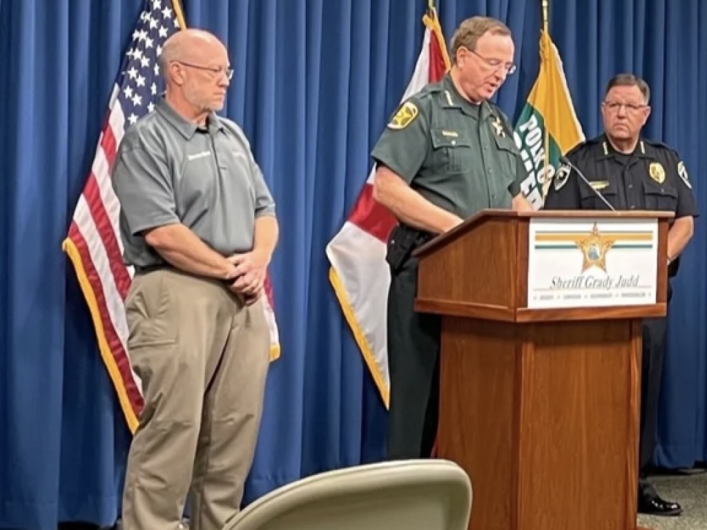 Agentes de Estados Unidos se hacen pasar por niños y atrapan a 17 pederastas por pornografía; 3 trabajan en Disney World