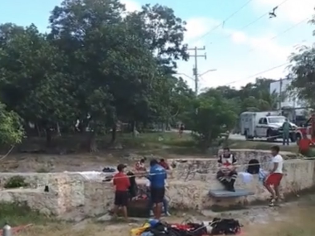 Sigue la búsqueda de un hombre que cayó en un cenote en Cancún