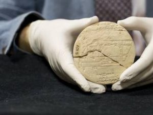 Un matemático descubre en una tablilla expuesta en un museo de Turquía el ejemplo más antiguo de geometría aplicada