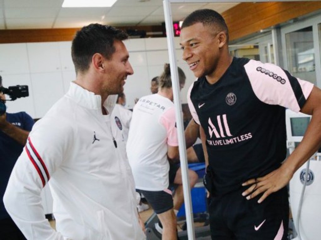 El delantero francés Kylian Mbappé da la bienvenida a Messi y lo califica de “leyenda”