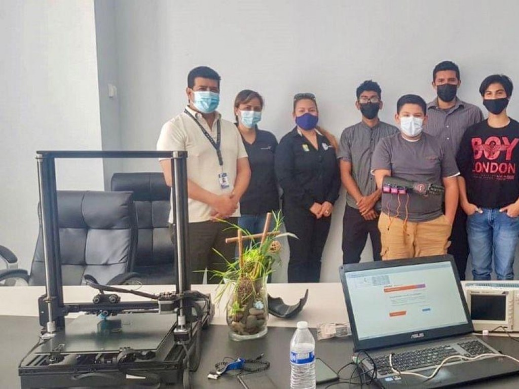Estudiantes del TecNM de Mexicali desarrollan prototipo de prótesis robótica de mano