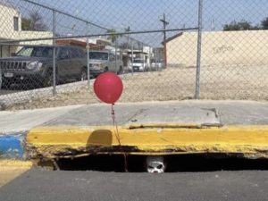 “IT”, el payaso Pennywise, aparece en alcantarilla de Nuevo León