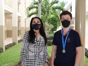 Un alumno de la Prepa 1 de la UADY hace historia en la Olimpiada de Física