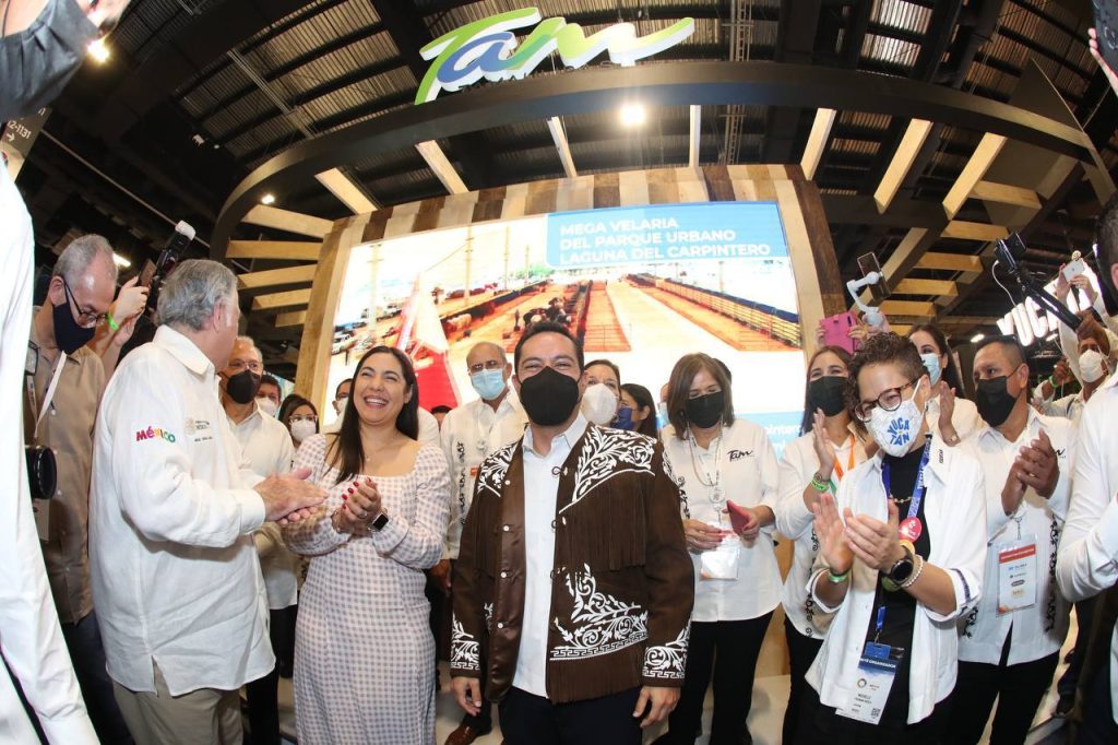 Vila Dosal corta el listón del Tianguis Turístico en el Siglo XXI
