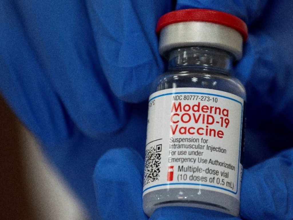 Moderna donará a México 2.7 millones de vacunas para aplicar a los maestros