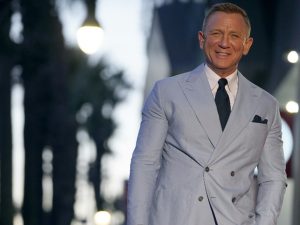 El actor Daniel Craig recibe nombramiento de la Reina Isabel II