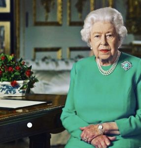 Isabel II alcanza las siete décadas de reinado en un momento de turbulencias