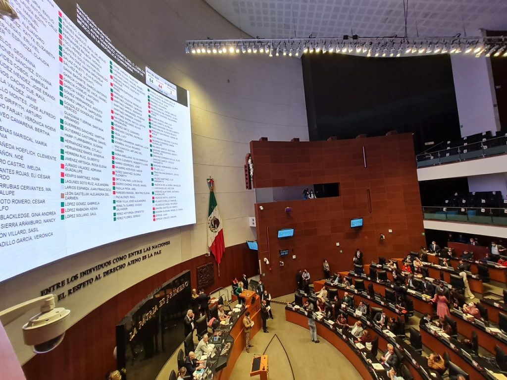 Eliminan la prisión a quien no haga servicio militar; prohíben a menores de edad adelantarlo