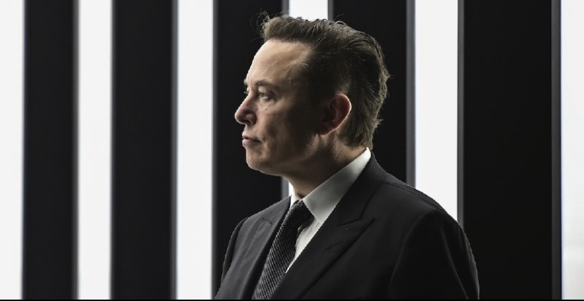 Elon Musk buscará comprar Twitter