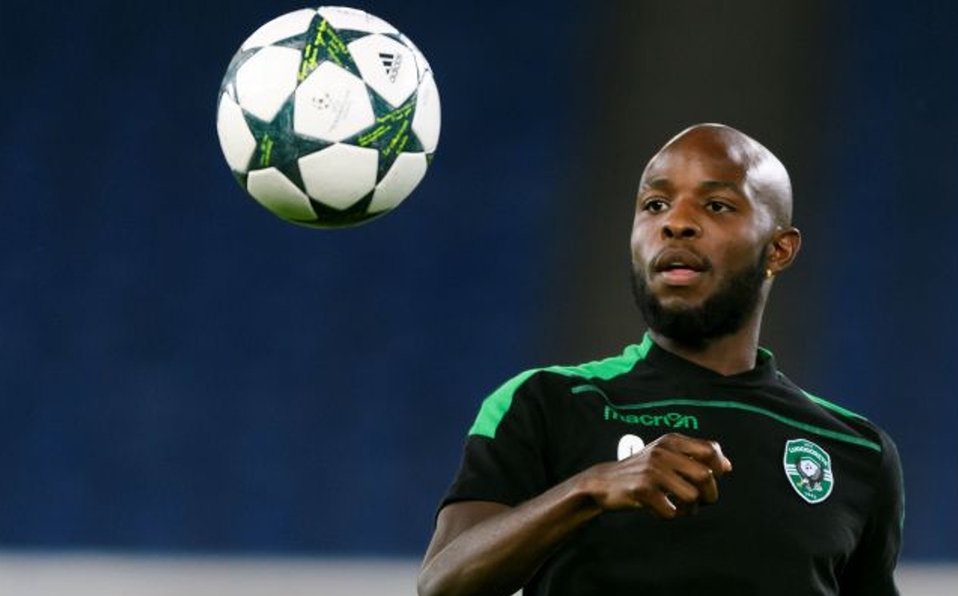 Muere ex futbolista del Ajax tras ser golpeado por su familia