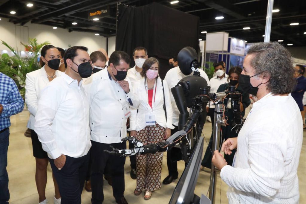 El Gobernador Mauricio Vila Dosal constató los proyectos innovadores y de movilidad sustentable que conforman la Zona Expo del Smart City Expo Latam Congress 2022