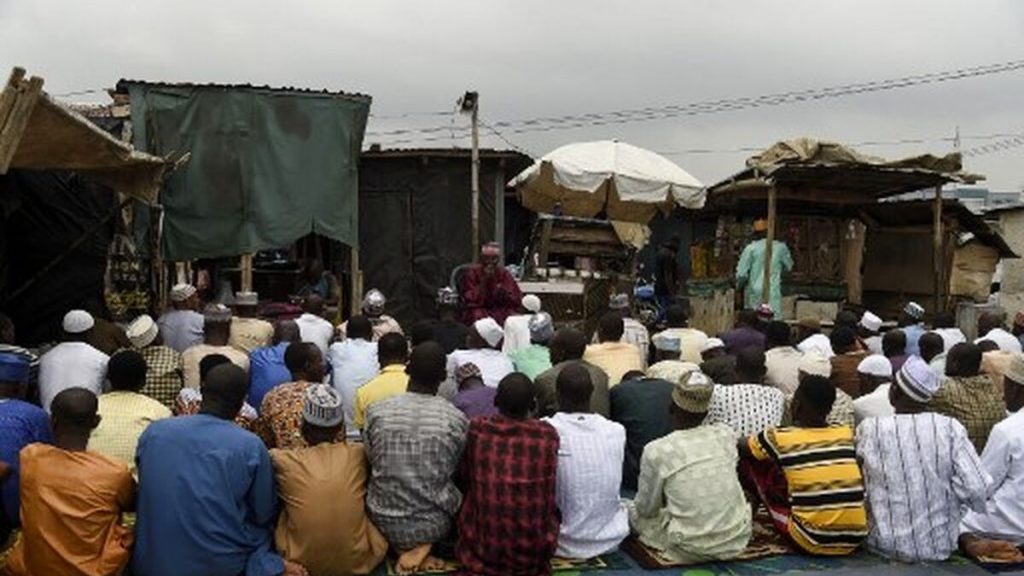 Hoy Domingo de Pentecostés hombres armados atacan iglesia católica de NIgeria y asesinan fieles