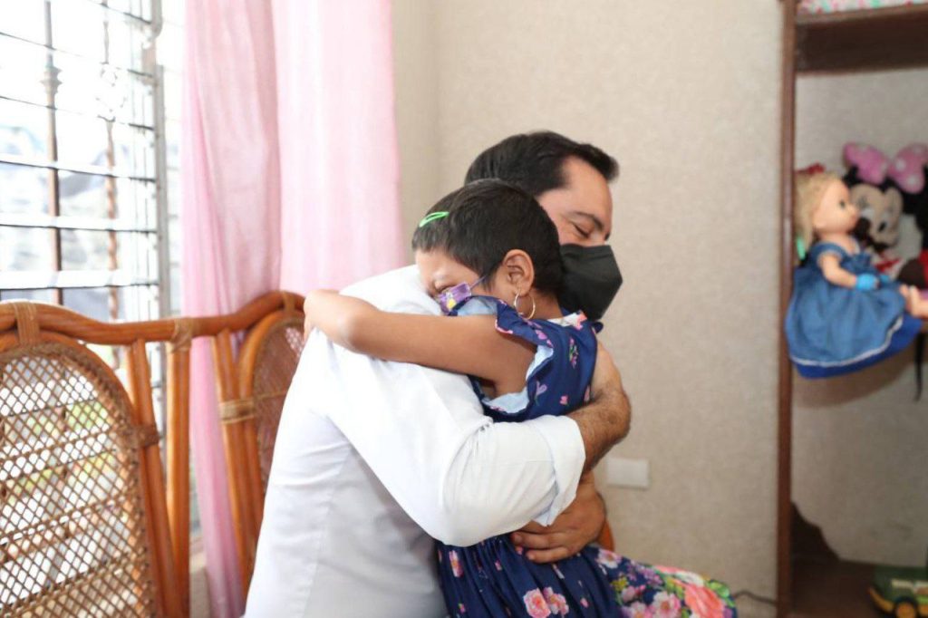 El Gobernador Mauricio Vila Dosal visita a niños con cáncer para llevarles apoyos del Programa de Apoyo para Pacientes con Cáncer del Hospital General “Dr. Agustín O’Horán”