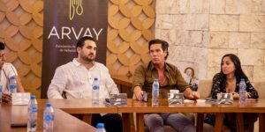 El actor y empresario Roberto Palazuelos Badeaux visitó la Perla de Oriente