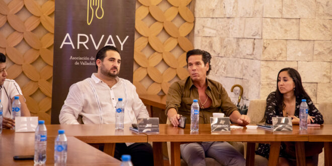 El actor y empresario Roberto Palazuelos Badeaux visitó la Perla de Oriente
