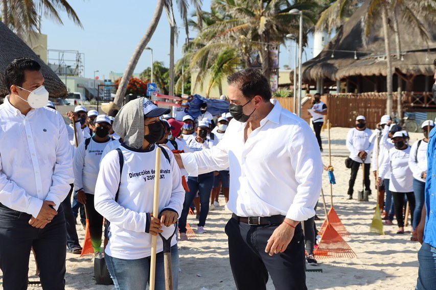 Un ejército de trabajadores eventuales mantendrá limpias las playas de Progreso por dos meses