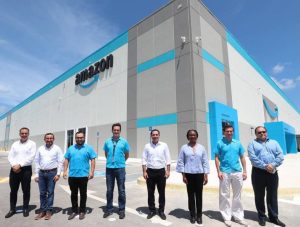 Supervisa el Gobernador Mauricio Vila Dosal la operación del nuevo centro logístico que la multinacional Amazon tiene en Yucatán