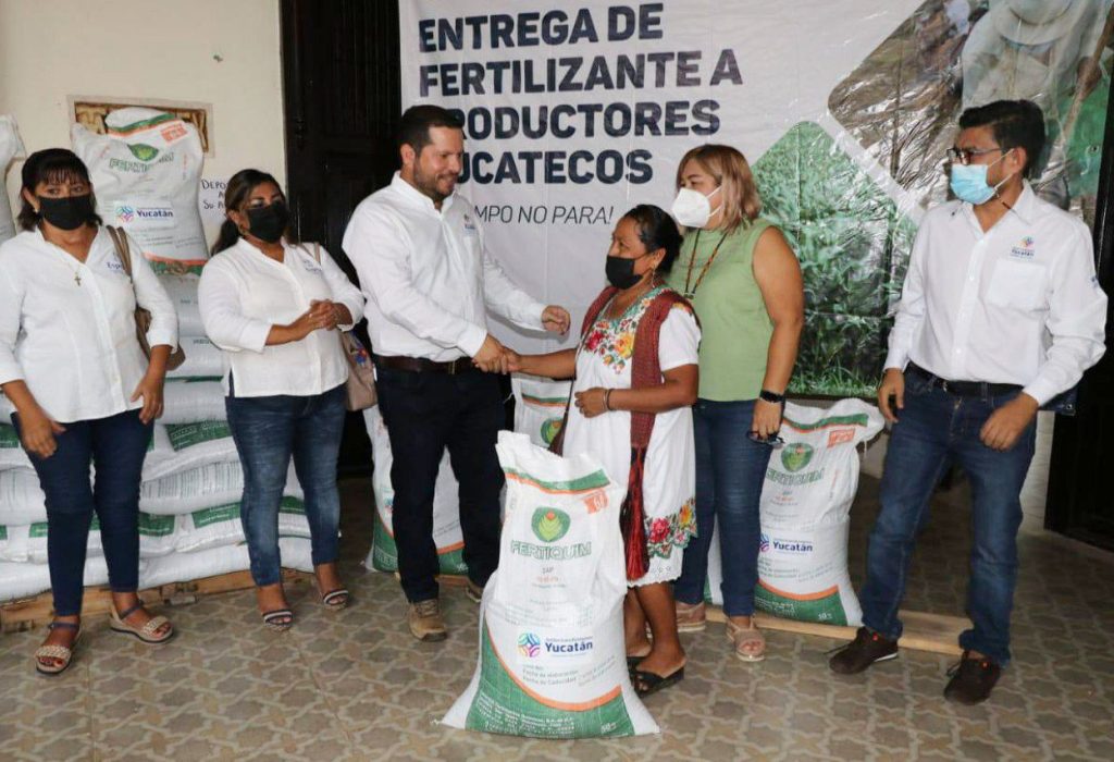 Productores agrícolas de Chankom, Espita y Santa Elena, reciben apoyo de fertilizantes para impulsar sus unidades