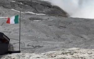 Desprendimiento de glacial en Alpes italianos deja seis muertos