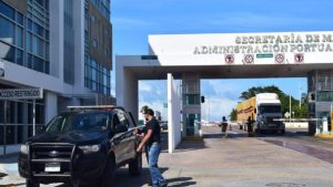 Marina rescata a 21 balseros que estaban a la deriva en altamar