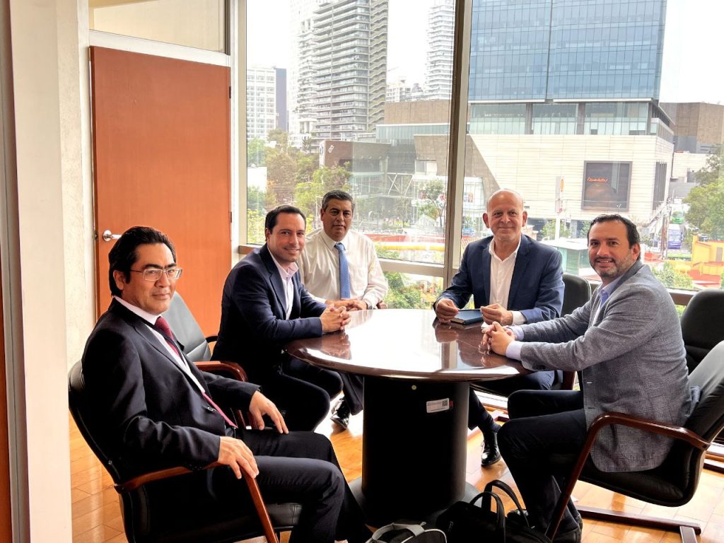 El Gobernador Mauricio Vila presenta al director del INSABI, Juan Ferrer Aguilar, el proyecto del nuevo Hospital General “Dr. Agustín O’Horán”