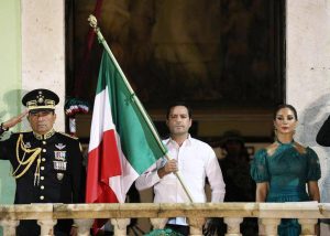 Miles de personas acompañaron al Gobernador Mauricio Vila Dosal en la tradicional ceremonia del Grito
