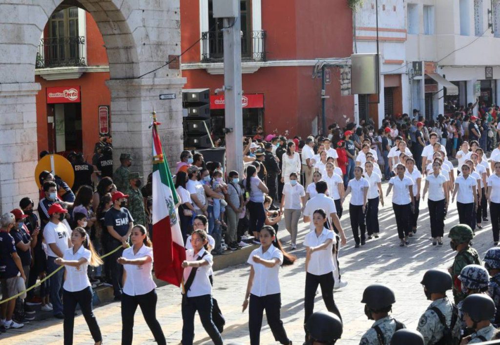 Premian a los contingentes ganadores del Desfile Cívico Militar de la Independencia de México