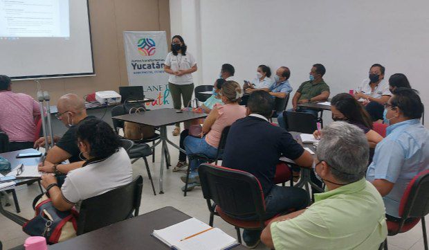 Docentes y directivos de escuelas públicas y privadas entran al Programa Juventudes Yucatán, Planet Youth