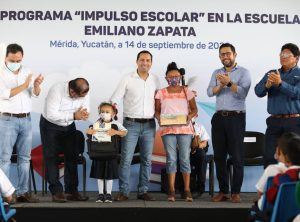Vila Dosal continúa recorriendo escuelas para entregar apoyos de “Impulso Escolar”