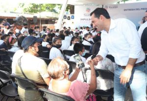 Vila Dosal llega a más escuelas para seguir entregando apoyos de Impulso Escolar