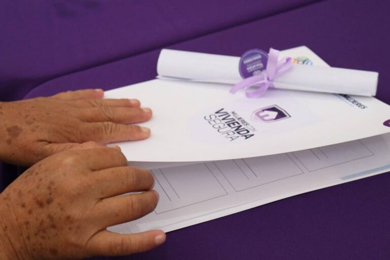 Reciben 67 mujeres, víctimas de violencia, apoyo para renta por parte de la Semujeres