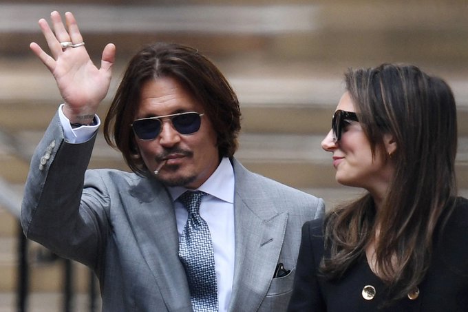Johnny Depp tiene un romance con una de sus abogadas