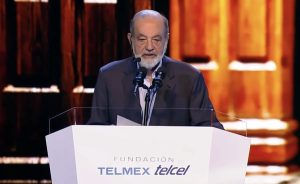 No más tesis ni examen profesional para titularse, propone Carlos Slim